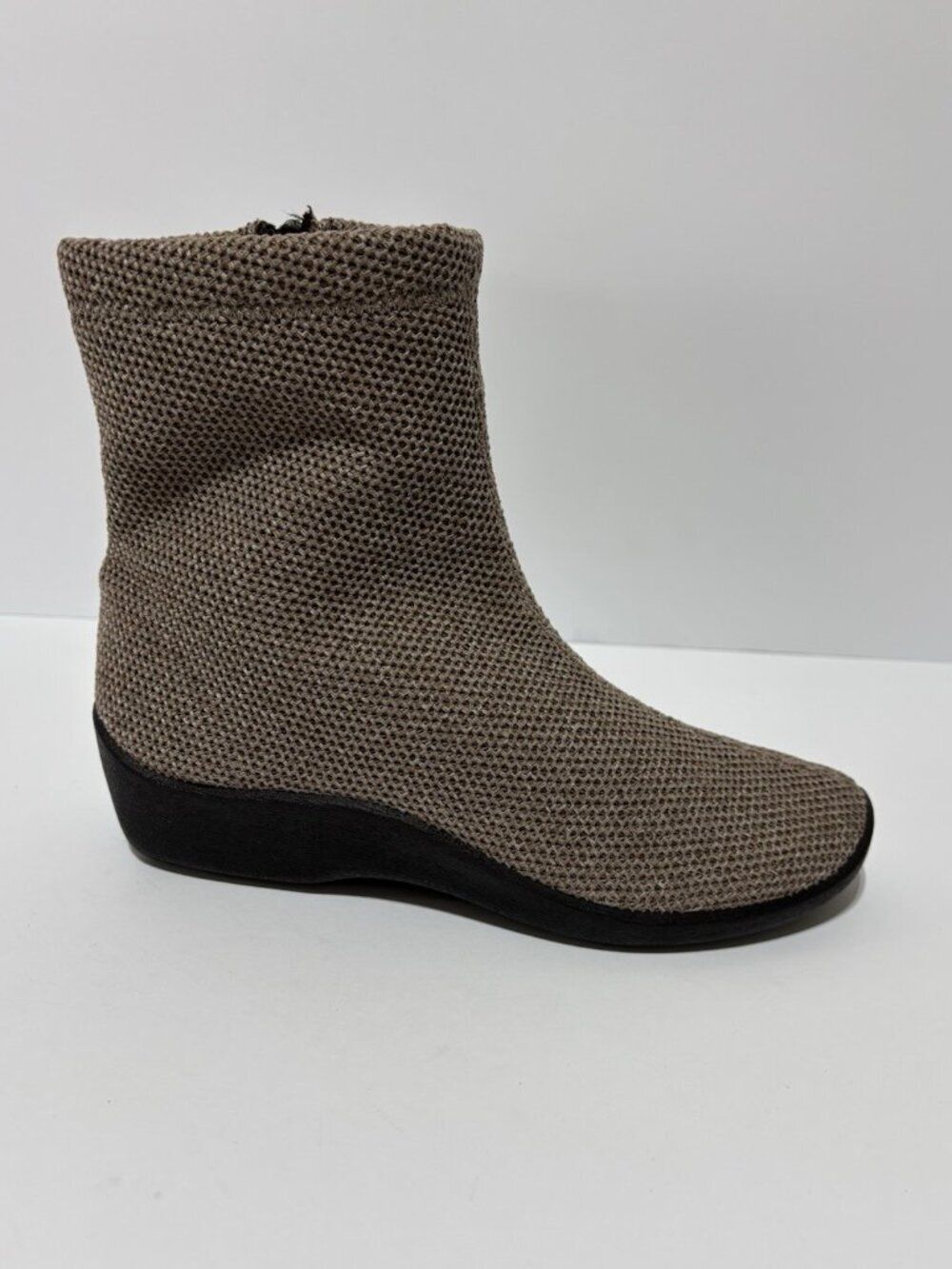 Arcopedico Women’s Net 8 Knit Taupe Boots, Size EU 38, US 7-7.5 M